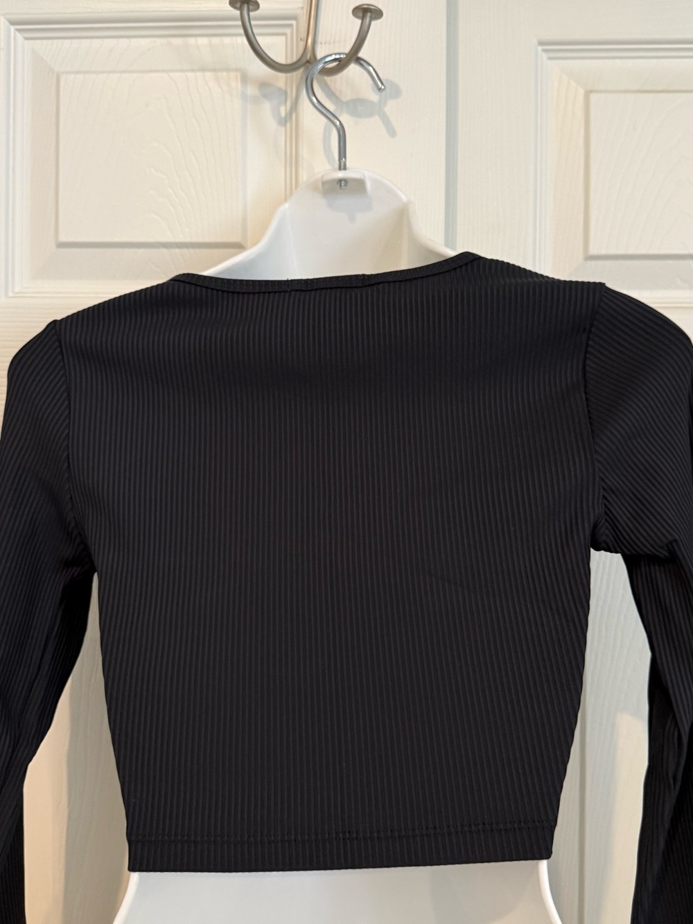 Forever 21 Black Ribbed V-Neck Long Sleeve Crop Top - Picture 3 of 4